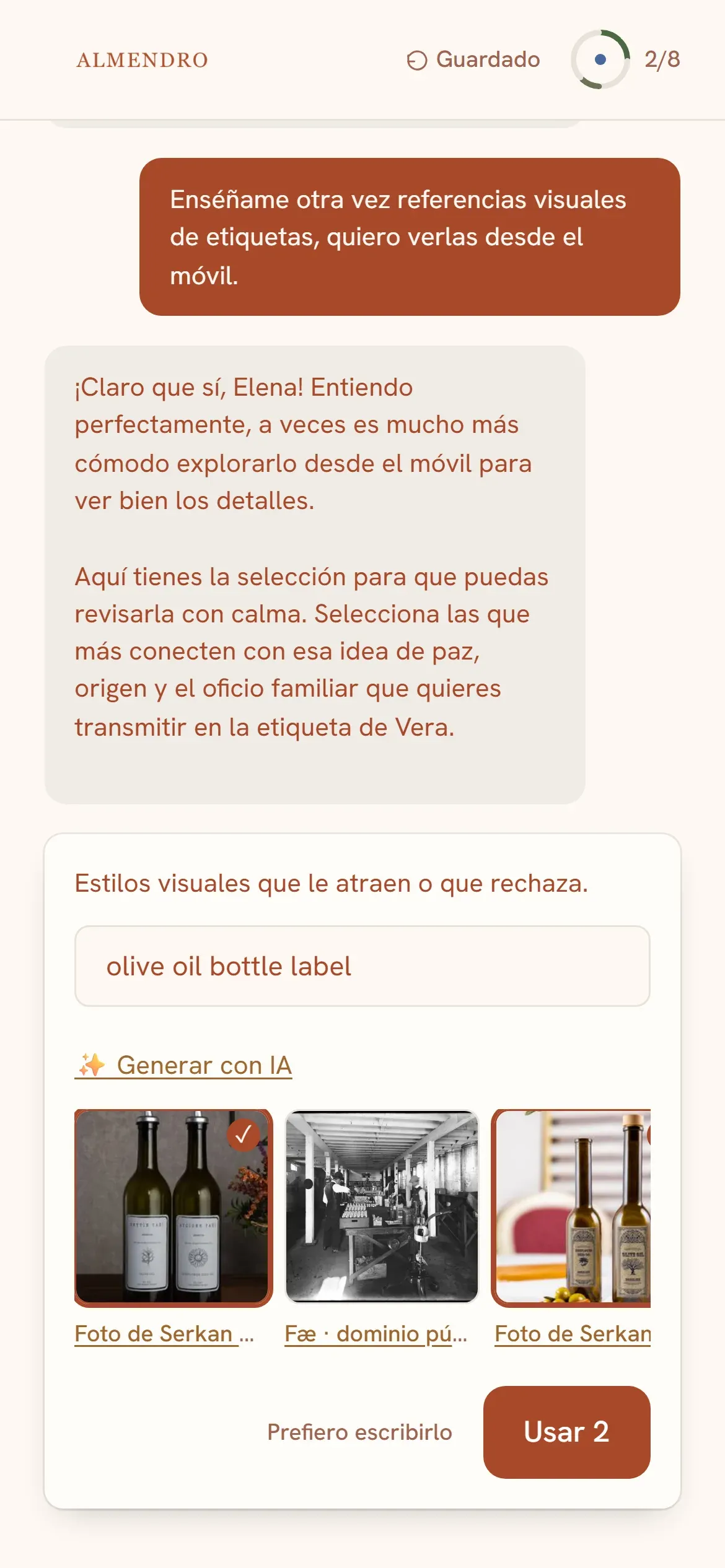 La misma conversación en el móvil: la pregunta del asistente y la rejilla de referencias con dos imágenes marcadas